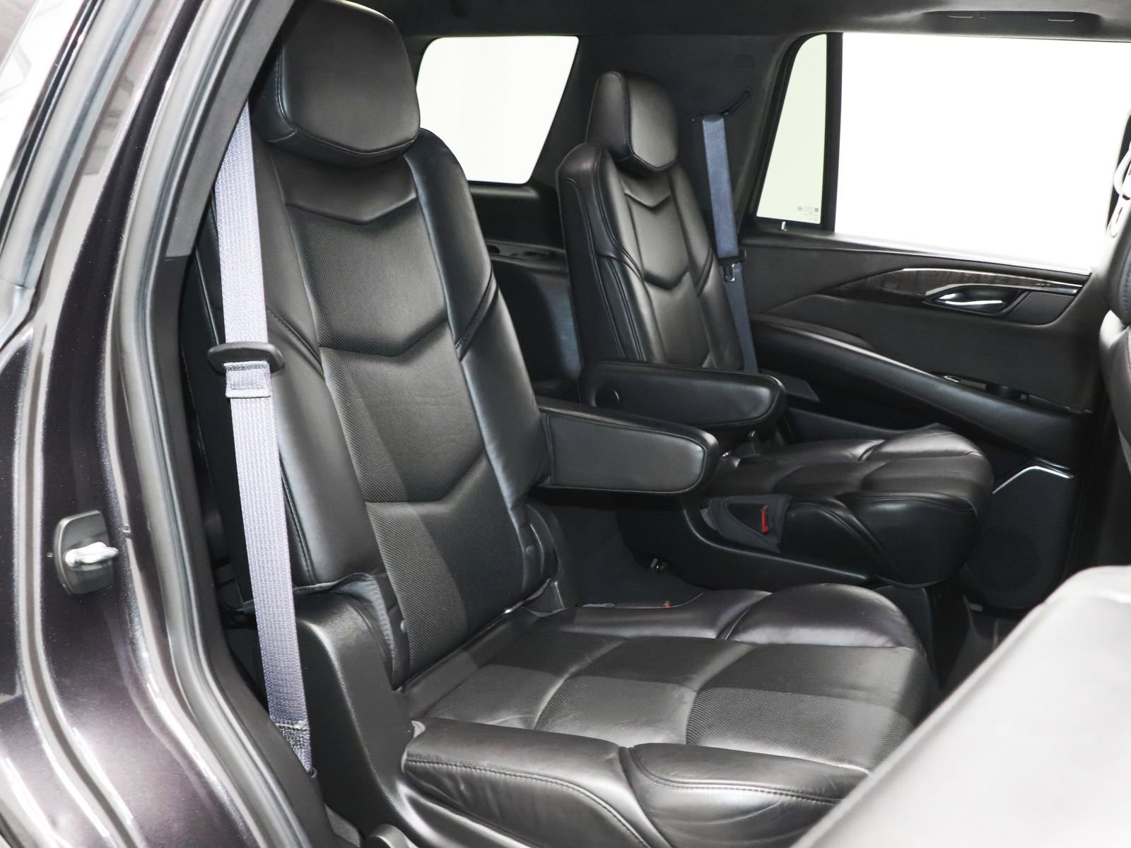 Used 2016 Cadillac Escalade Platinum image 28