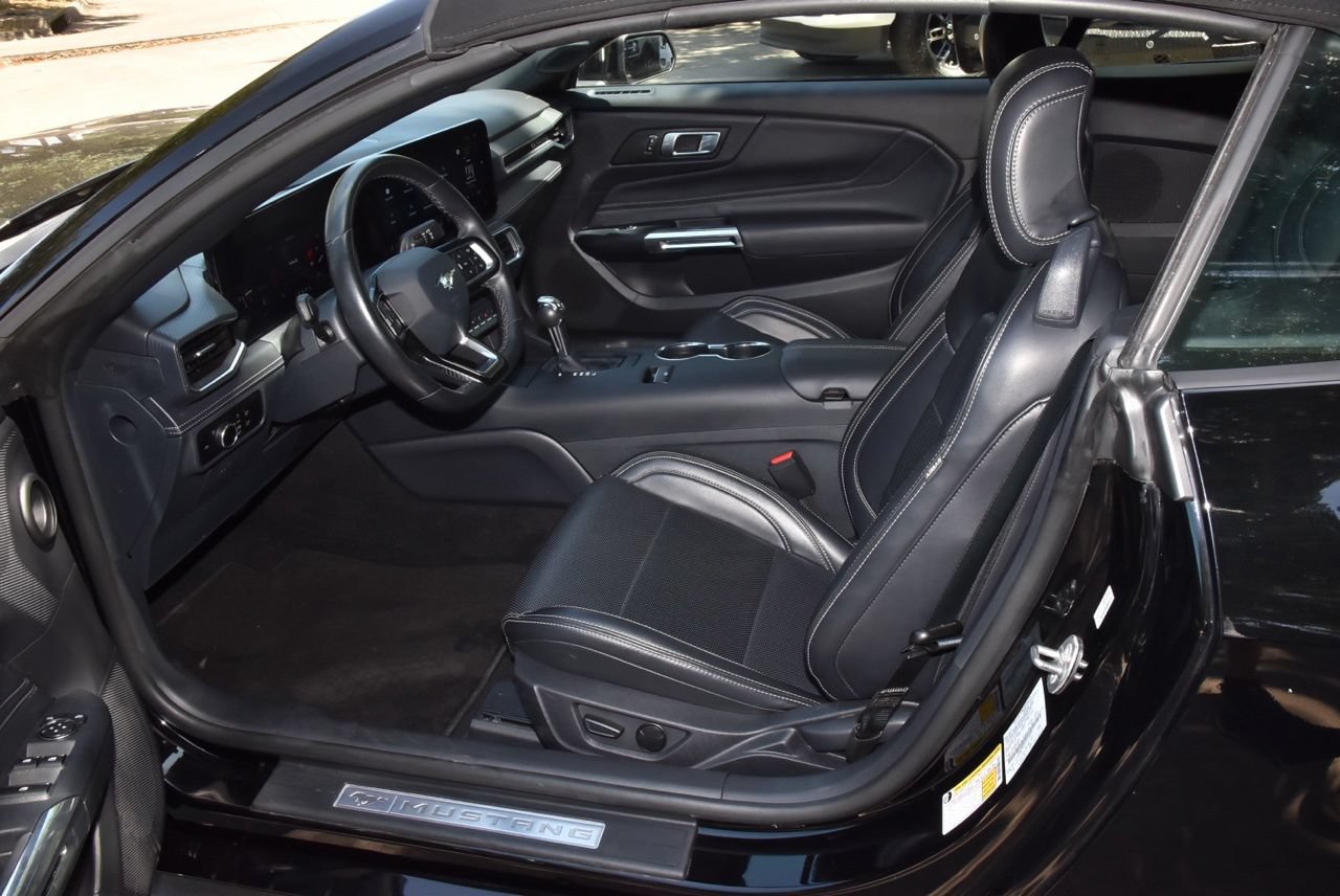 Used 2025 Ford Mustang Premium RWD image 30