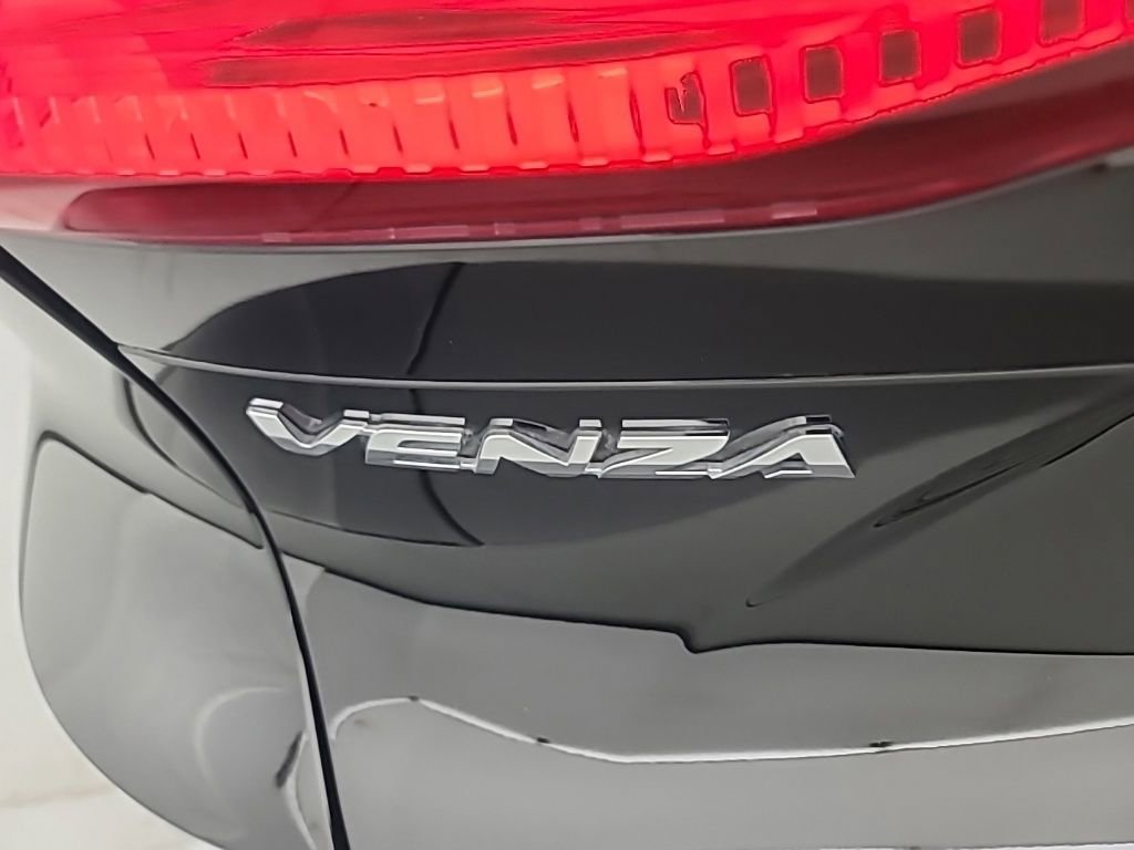 Used 2021 Toyota Venza LE AWD/4WD image 10