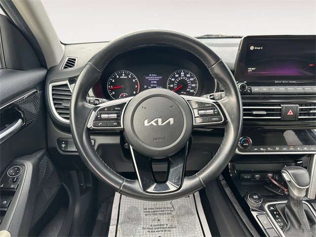 Used 2022 Kia Seltos EX image 12