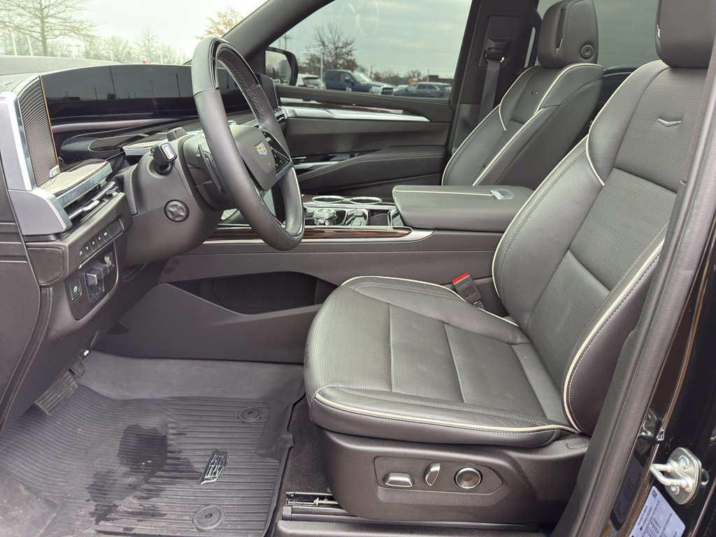 Used 2025 Cadillac Escalade Premium Luxury image 11