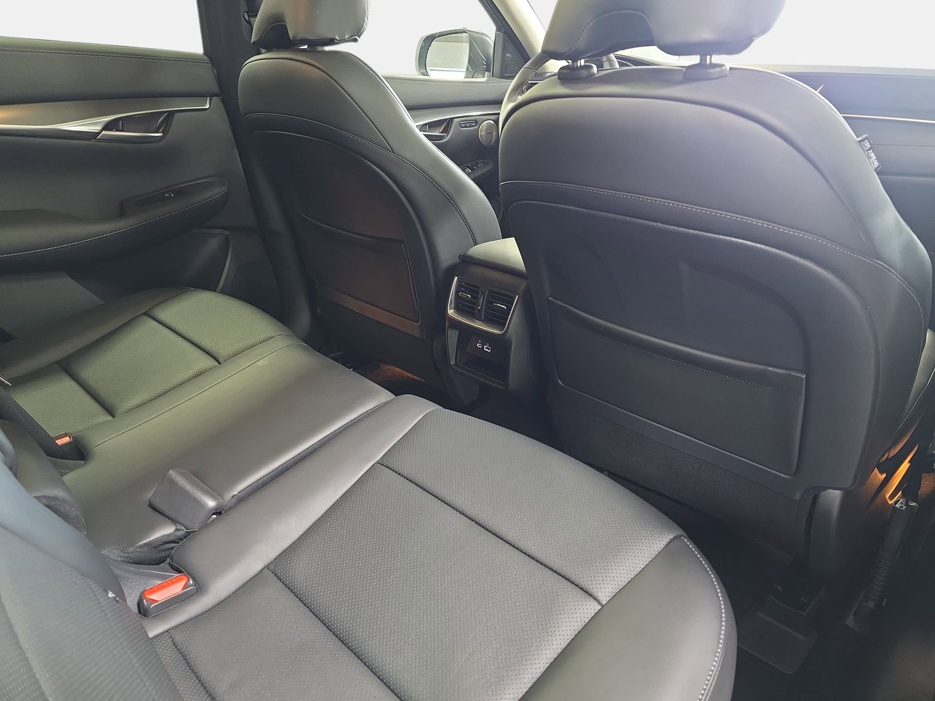 Certified 2025 INFINITI QX50 Luxe w/ Accent Package image 11