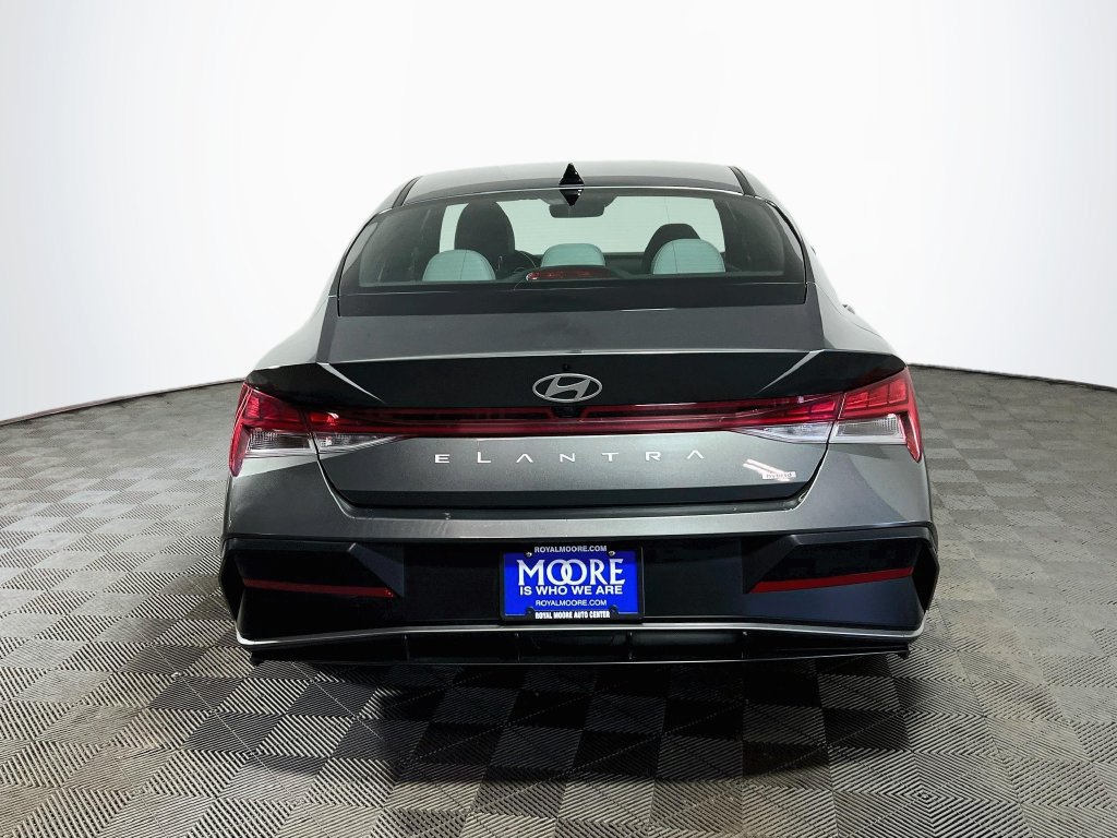 Used 2025 Hyundai Elantra Limited FWD image 6