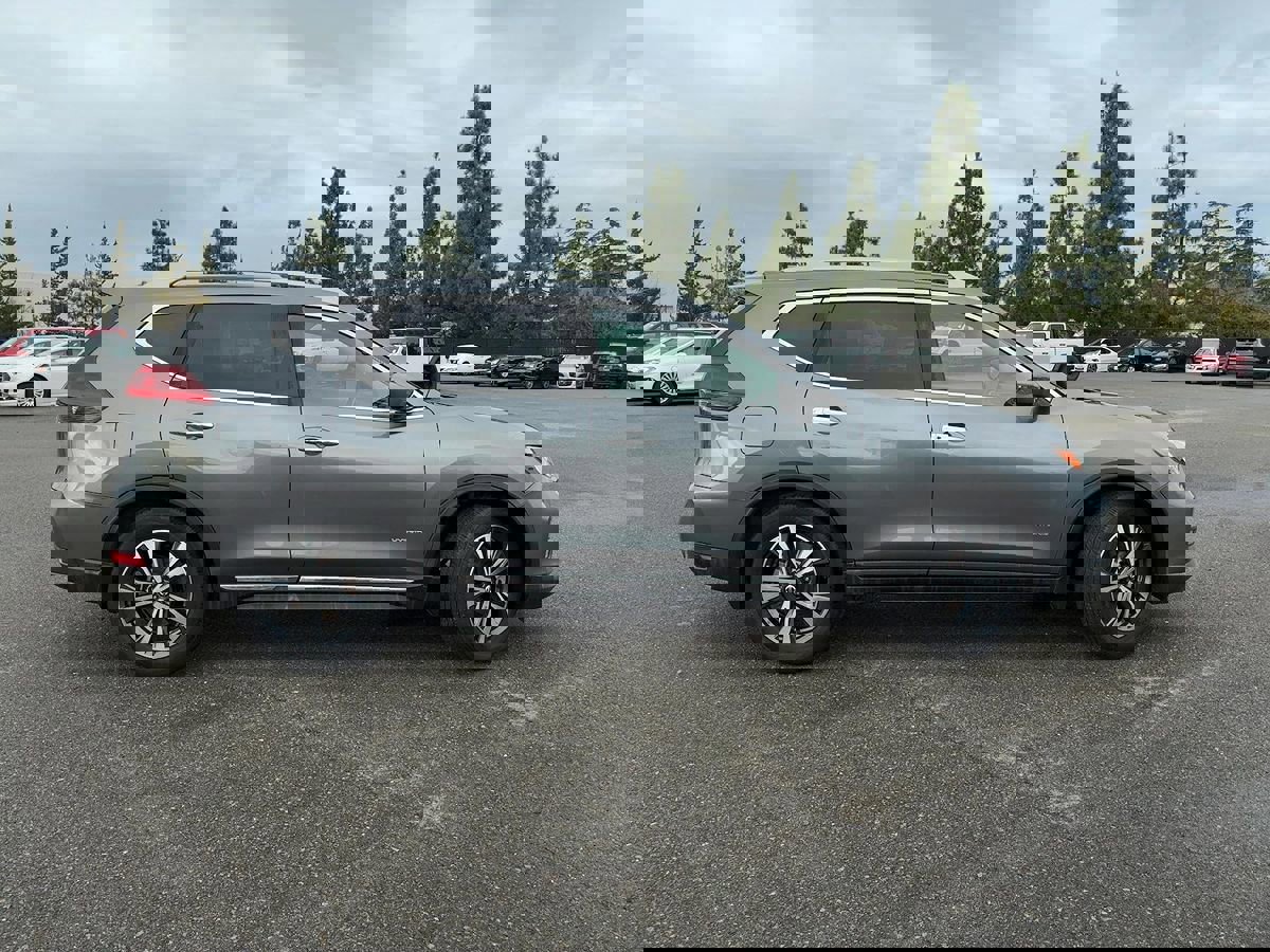 Used 2019 Nissan Rogue SL w/ Premium Package image 5