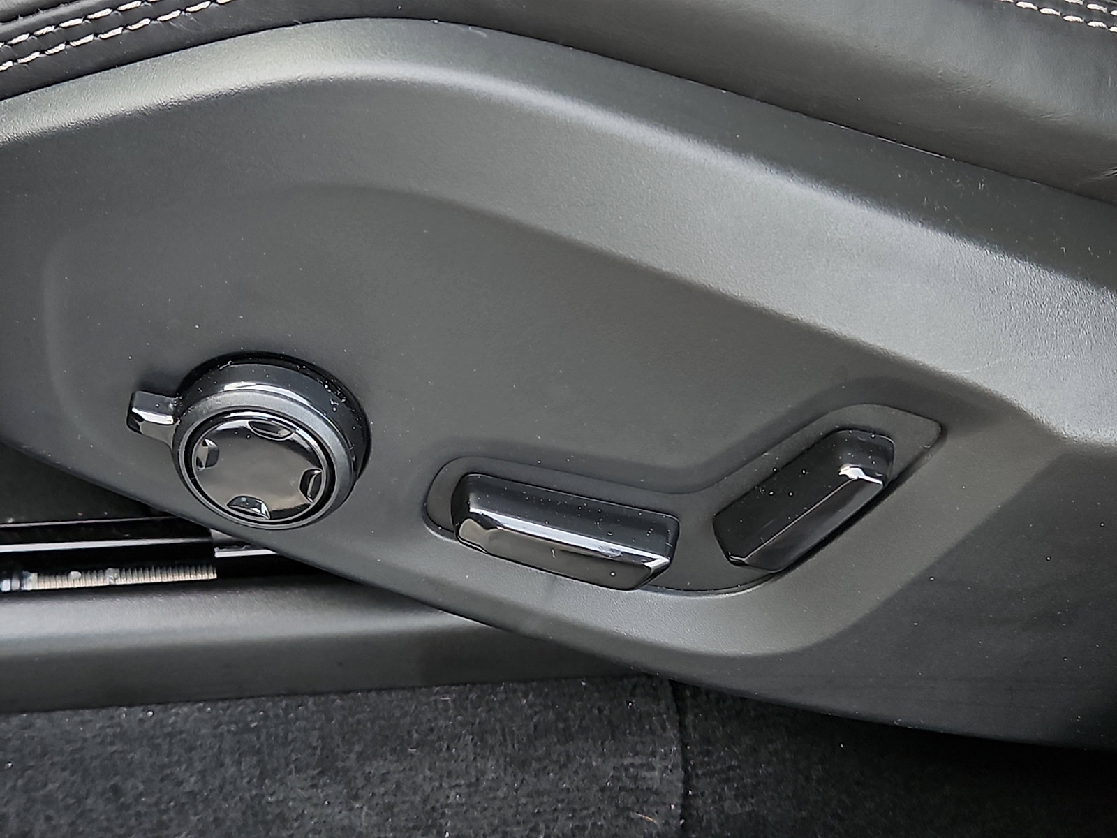 Certified 2025 Volvo XC90 T8 Ultra w/ Protection Package Premier image 26