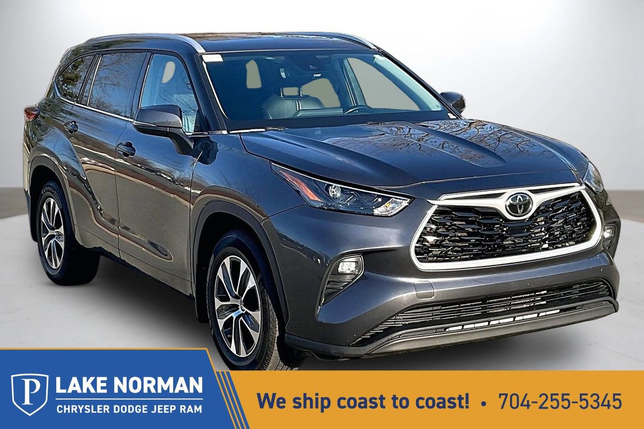 Used 2022 Toyota Highlander XLE image 1