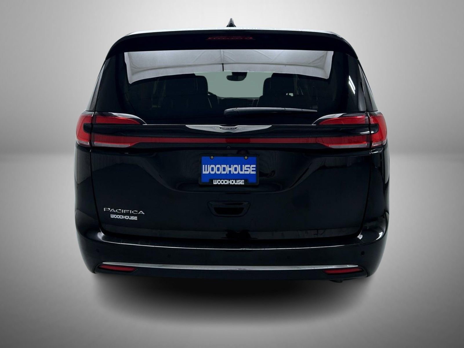 Used 2023 Chrysler Pacifica Touring-L image 6