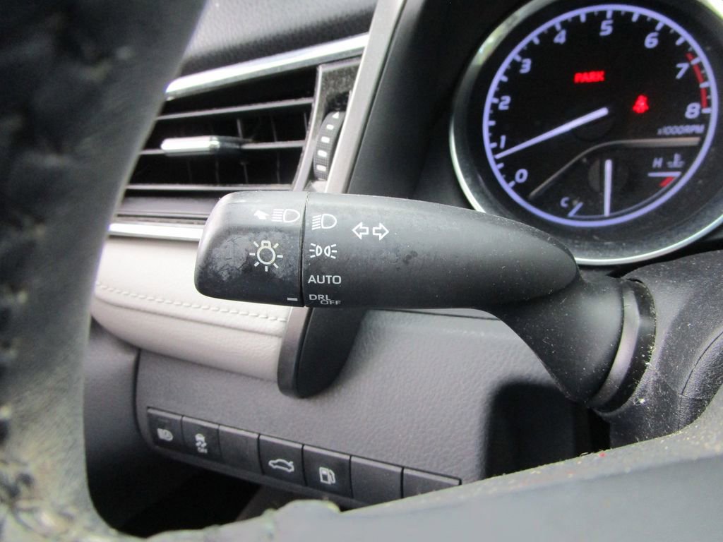 Used 2018 Toyota Camry XLE image 28