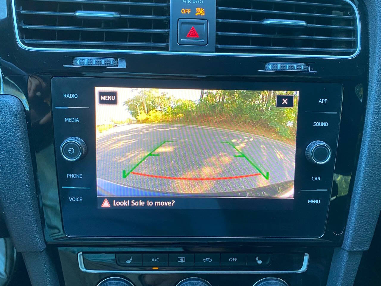 Used 2018 Volkswagen GTI SE FWD image 29