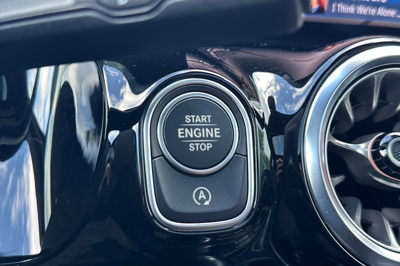 Used 2025 Mercedes-Benz GLA 250 4MATIC image 23