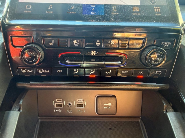 Used 2023 Jeep Grand Cherokee L Limited w/ Luxury Tech Group II image 31