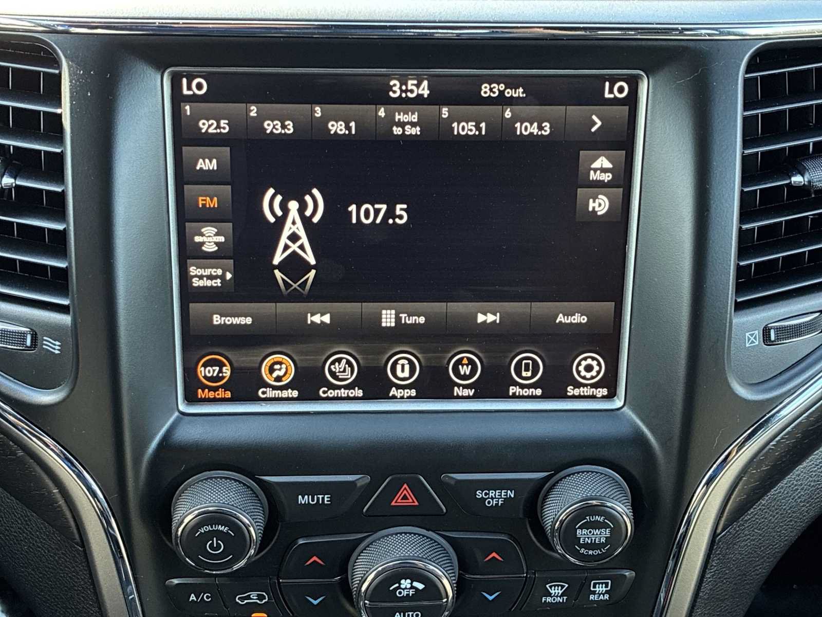 Used 2018 Jeep Grand Cherokee Altitude AWD/4WD image 12