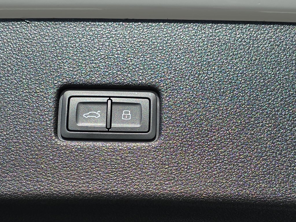 Used 2023 Audi SQ8 Prestige AWD/4WD image 16