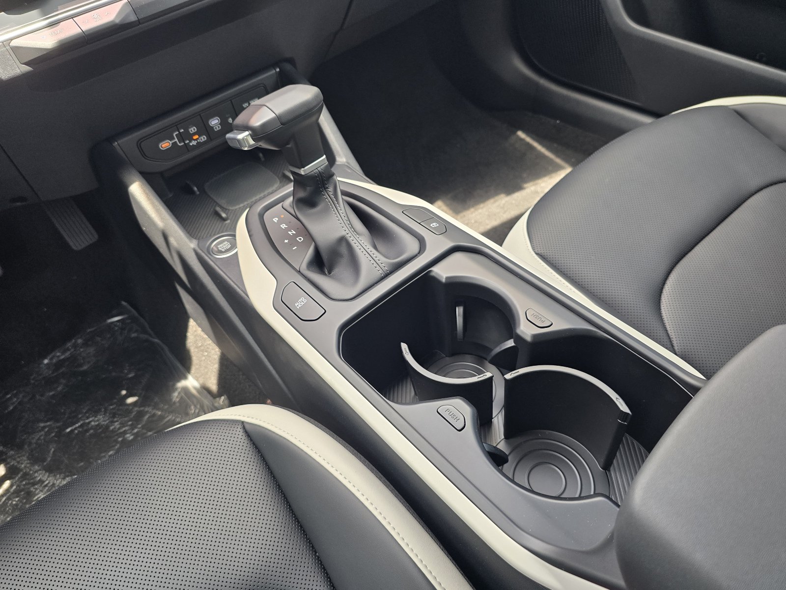 New 2026 Kia K4 GT-Line w/ GT-Line Premium Package FWD image 9