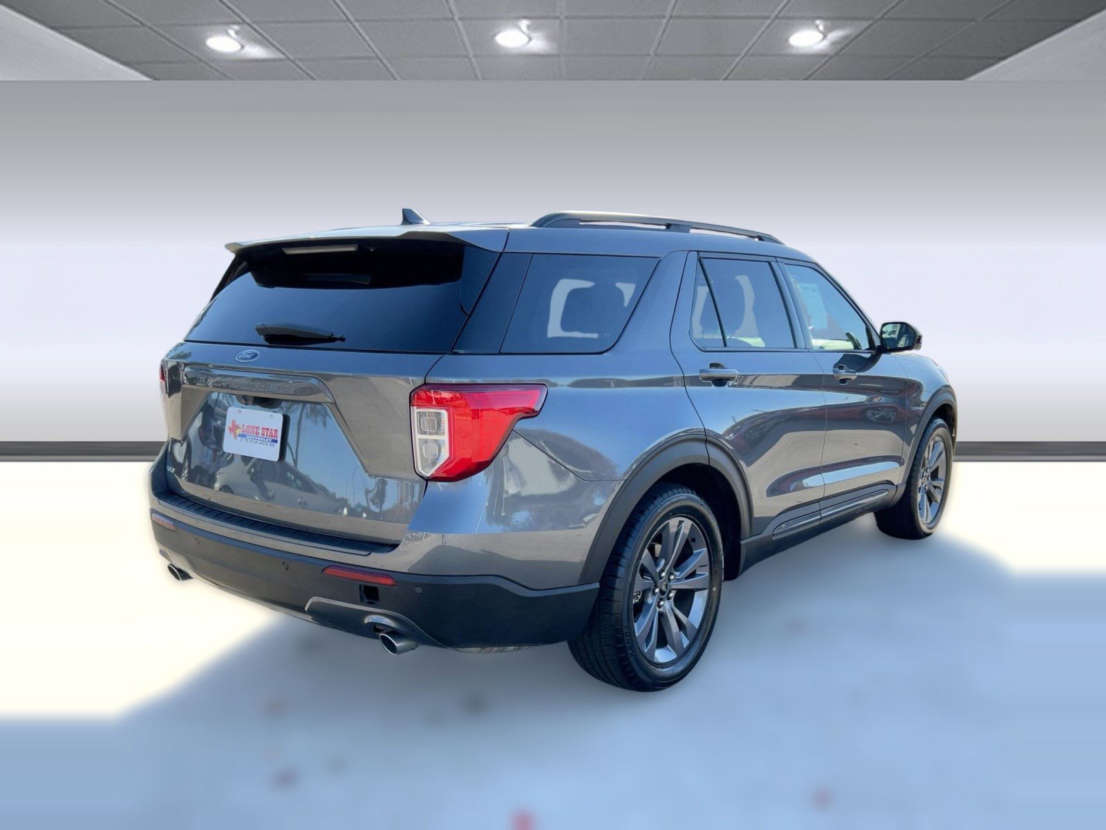 Used 2022 Ford Explorer XLT w/ Equipment Group 202A image 9