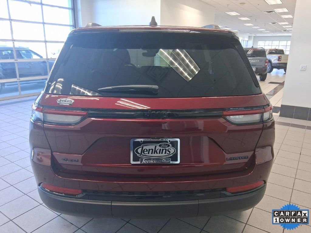 Used 2023 Jeep Grand Cherokee Limited w/ Black Appearance Package image 16