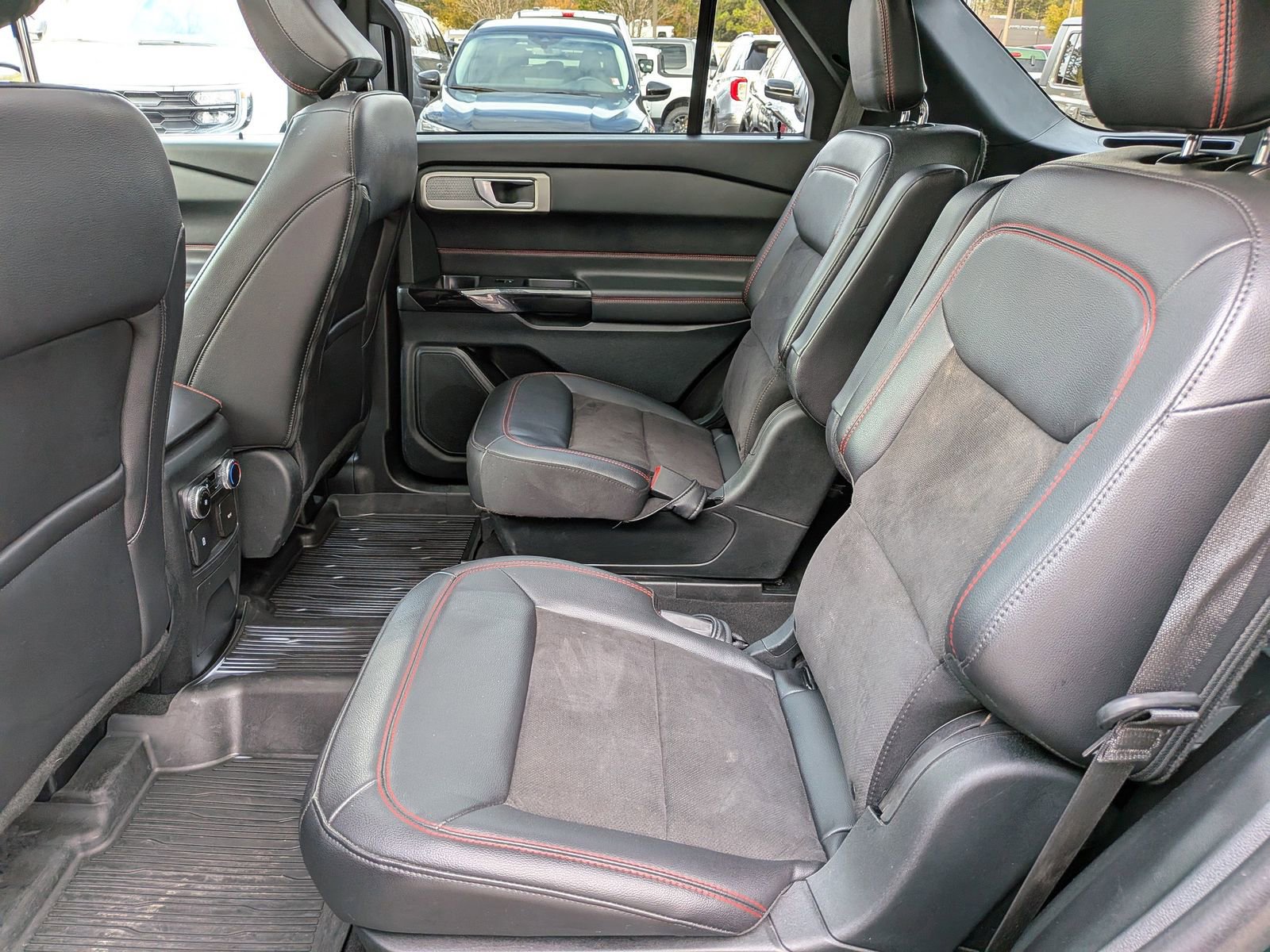 Certified 2024 Ford Explorer ST-Line w/ Class IV Trailer Tow Package image 16