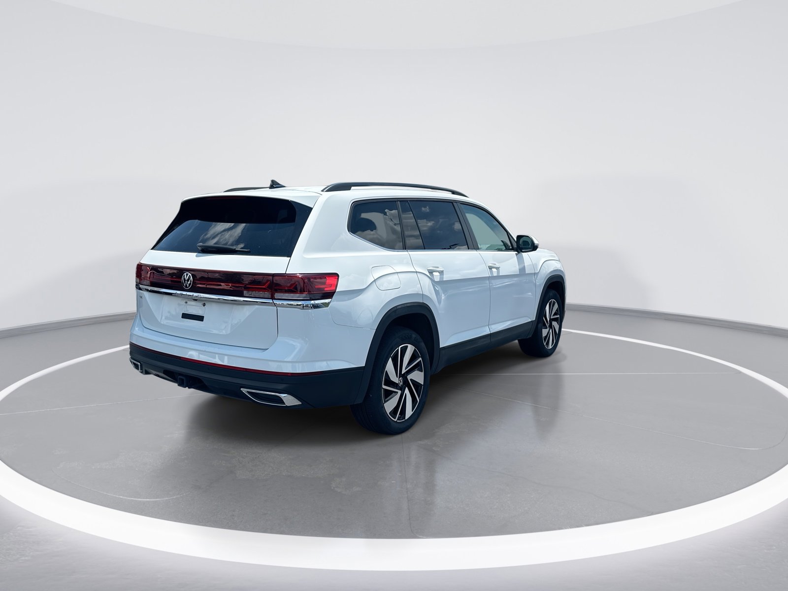 Used 2025 Volkswagen Atlas SE FWD image 9