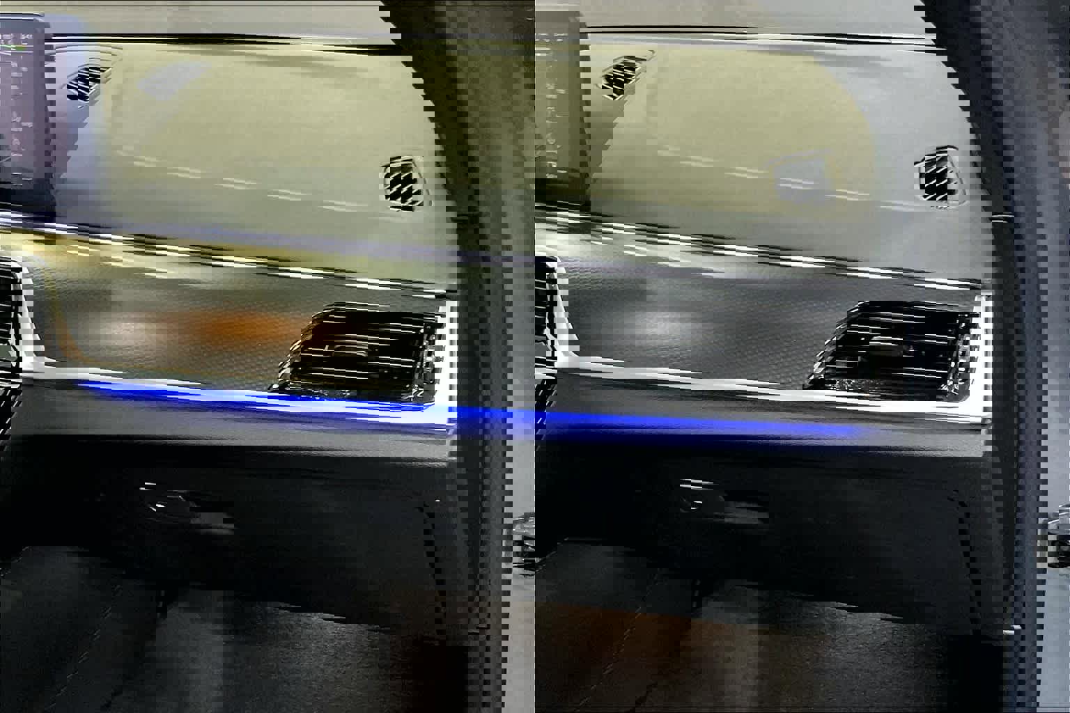 Used 2021 BMW 530i xDrive w/ M Sport Package image 18