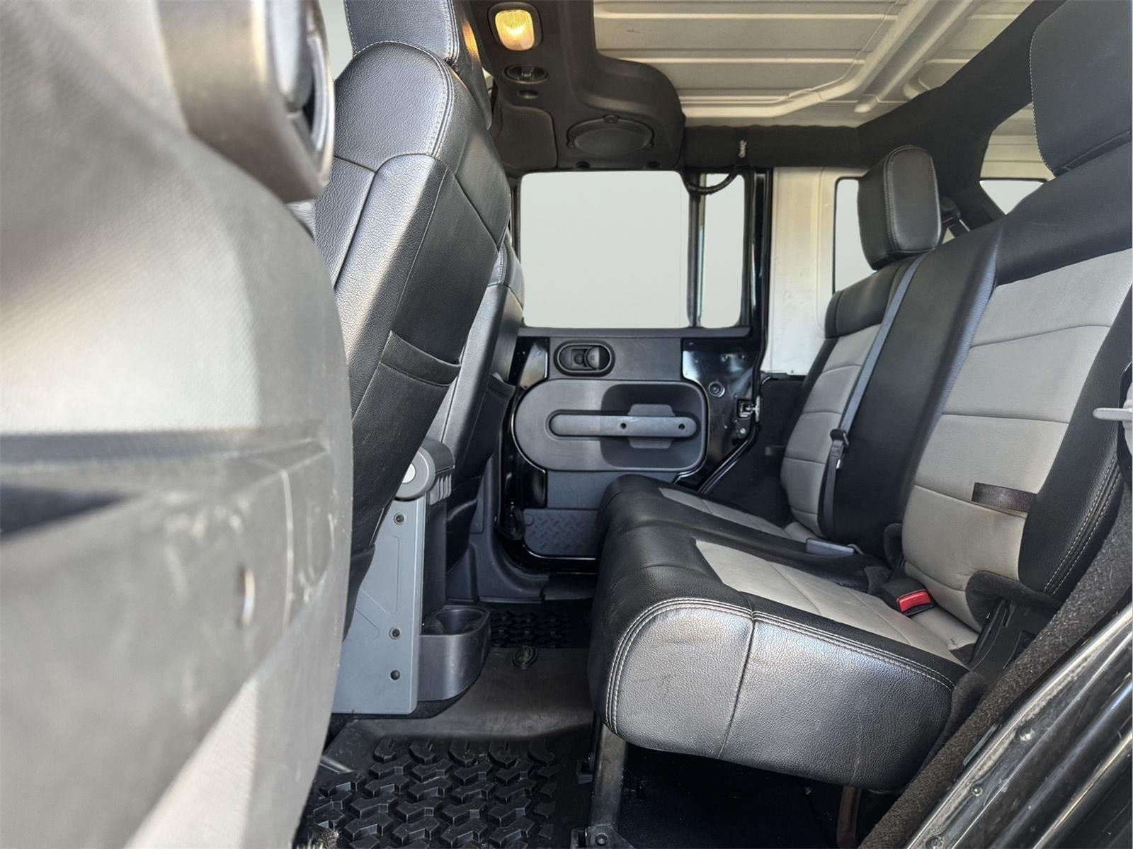 Used 2009 Jeep Wrangler Unlimited Sahara w/ Mopar Leather Group AWD/4WD image 10