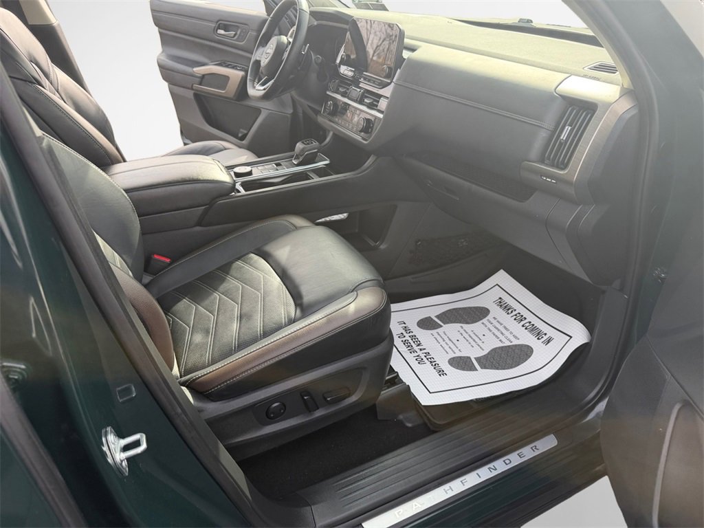 Used 2023 Nissan Pathfinder Platinum image 26