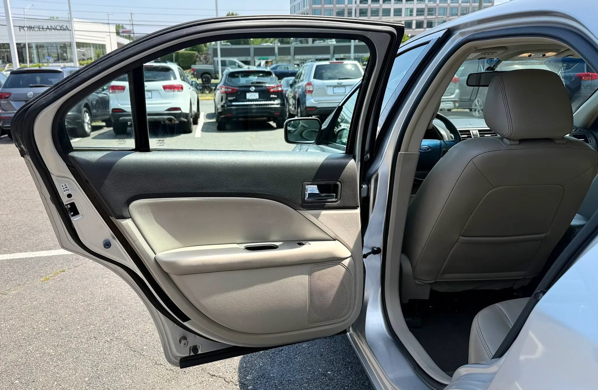 Used 2011 Ford Fusion SEL FWD image 25
