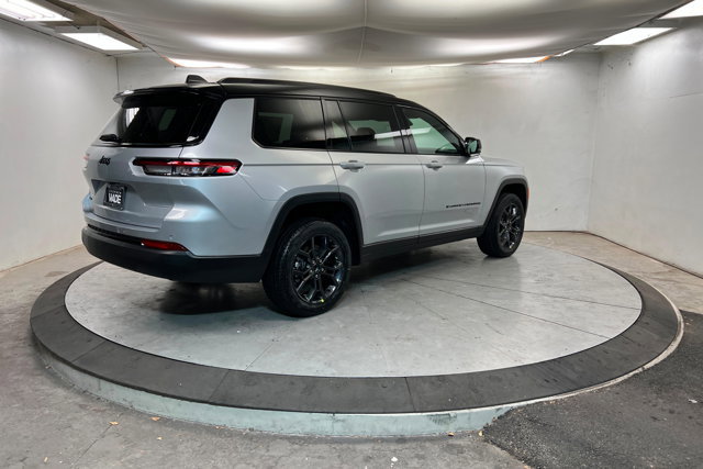 New 2025 Jeep Grand Cherokee L Limited w/ Trailer Tow Package image 5