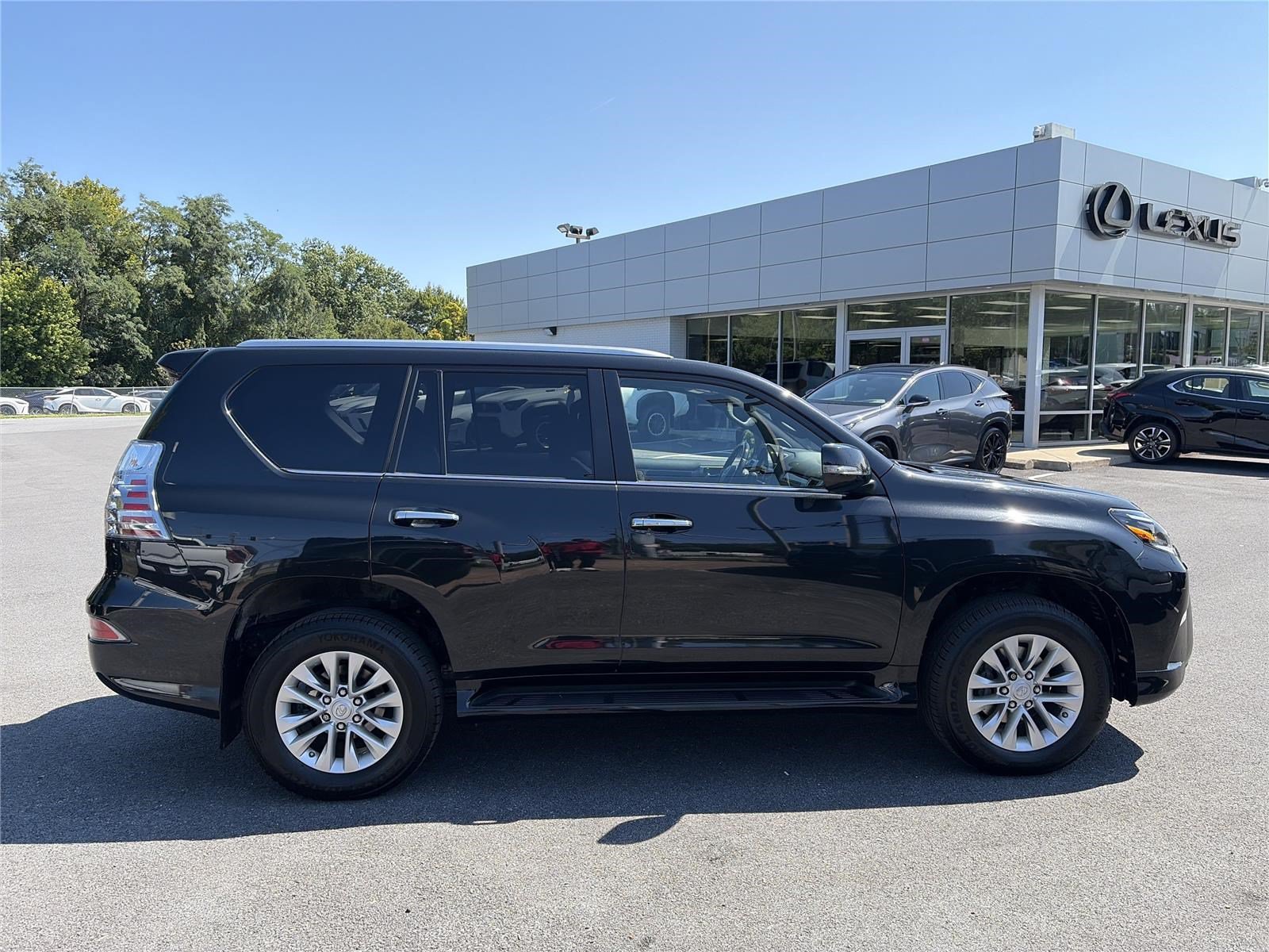 Used 2023 Lexus GX 460 Premium w/ Premium Package AWD/4WD image 6