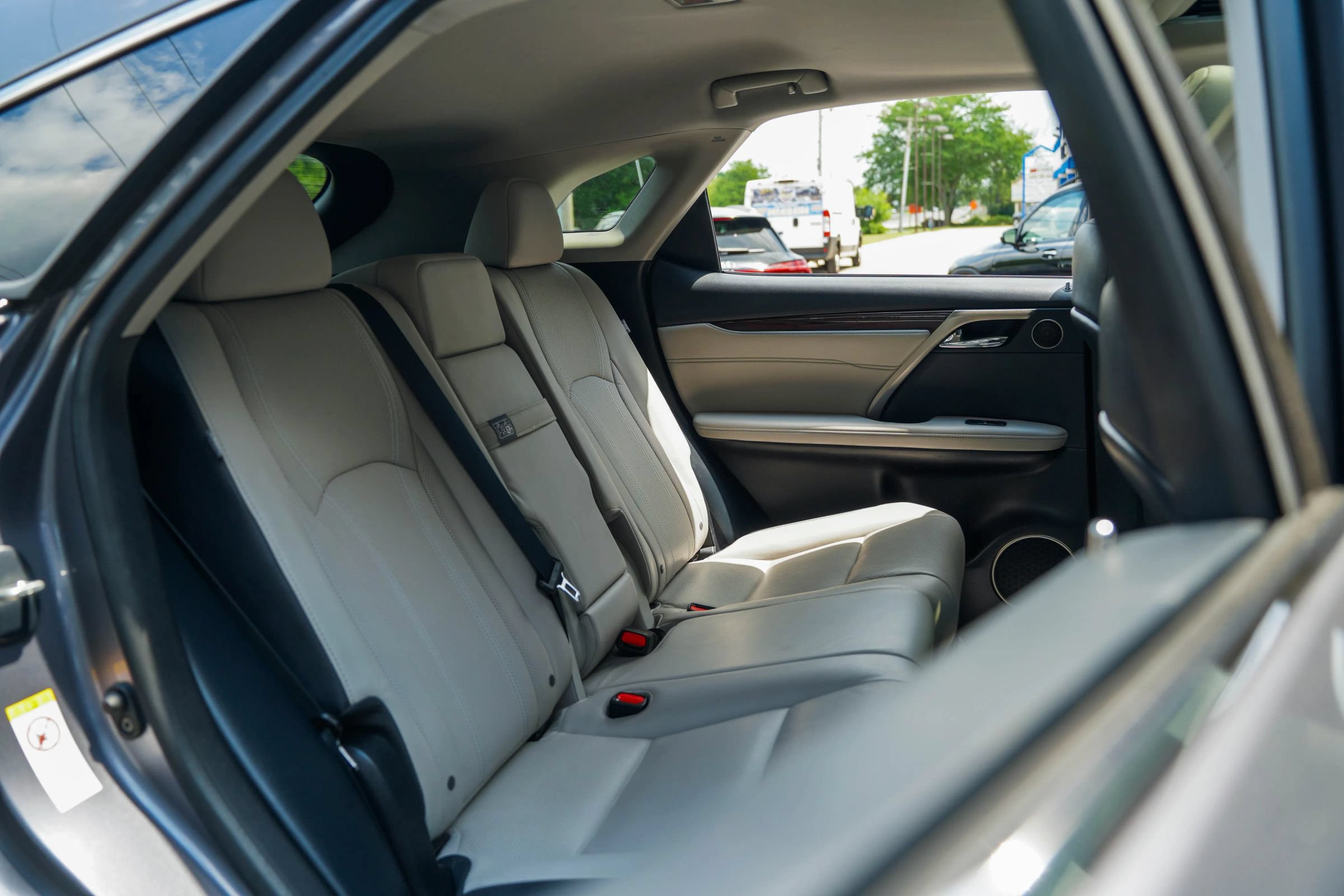 Used 2018 Lexus RX 450h AWD w/ Premium Package image 32