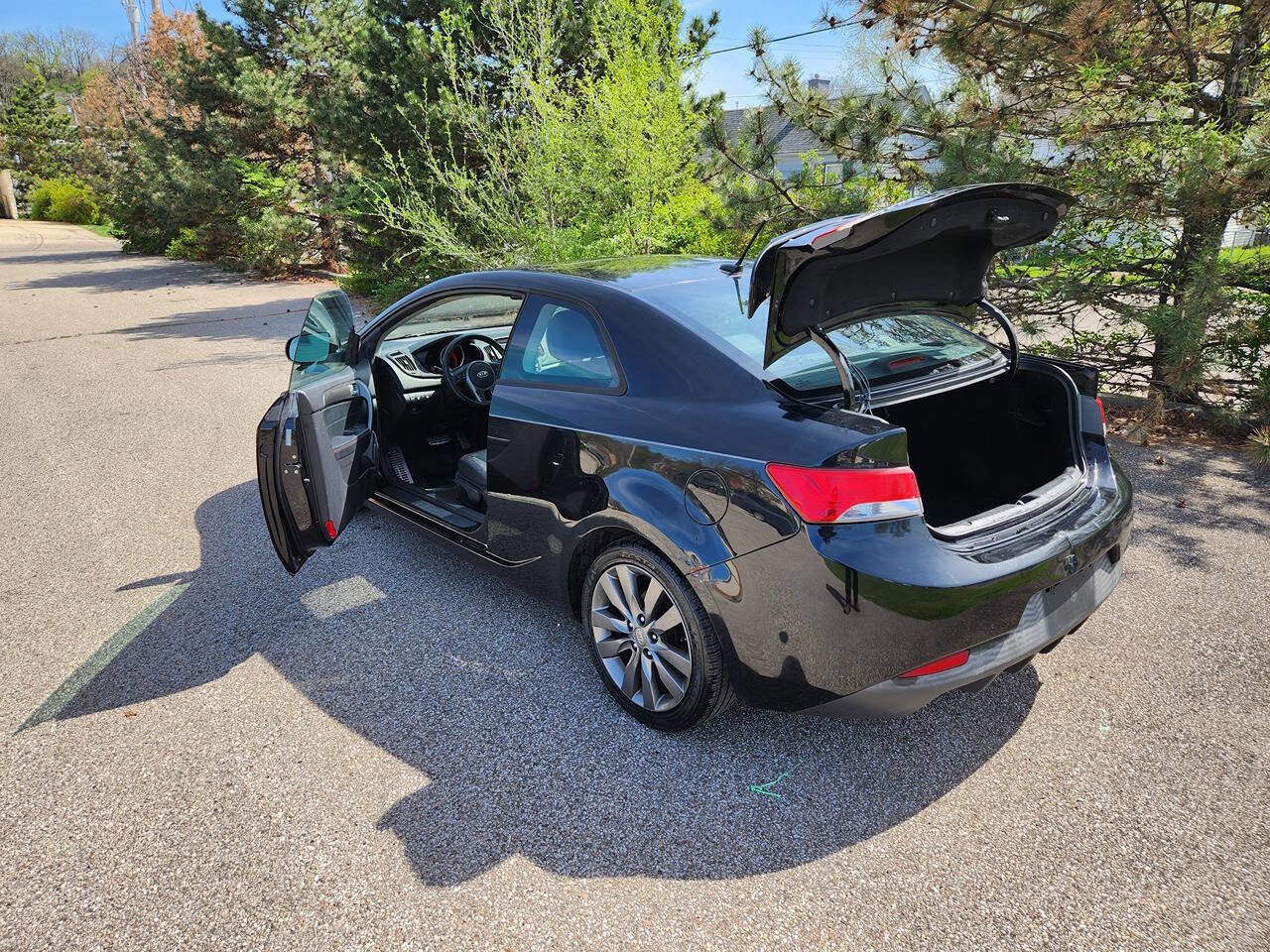 Used 2011 Kia Forte Koup SX w/ Leather Pkg FWD image 5