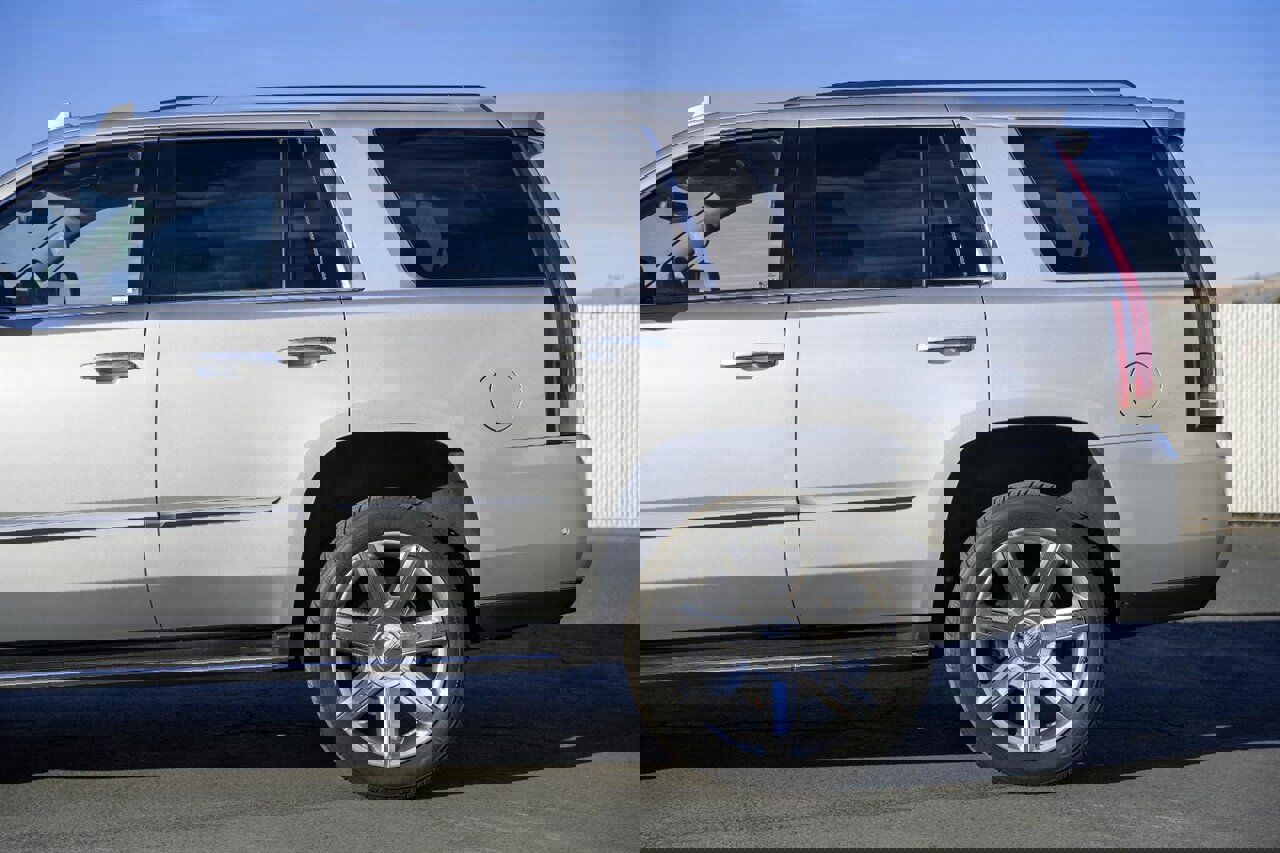 Used 2020 Cadillac Escalade Luxury image 6