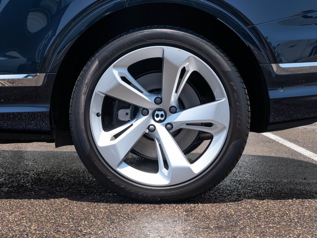 Used 2024 Bentley Bentayga AWD/4WD image 29