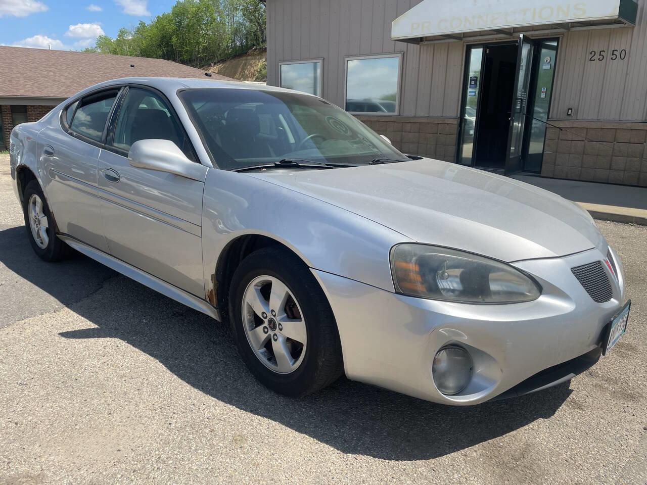Used 2006 Pontiac Grand Prix image 2
