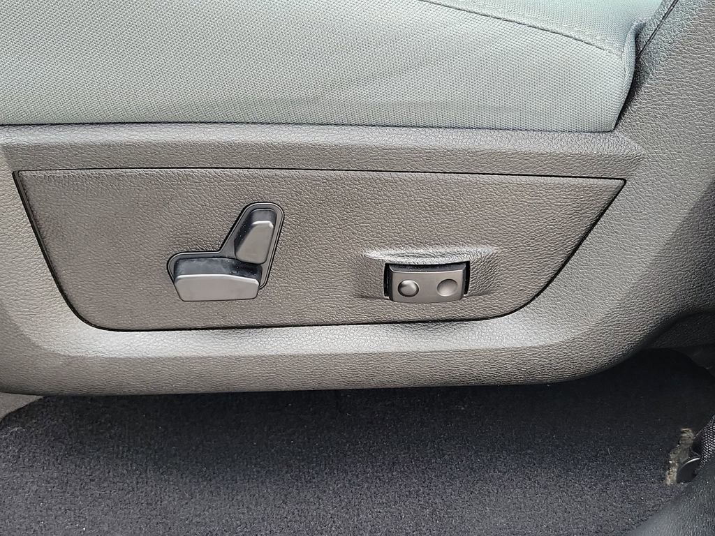 Used 2020 RAM 1500 Classic SLT w/ Luxury Group image 24