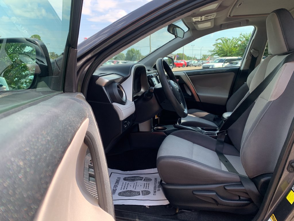 Used 2015 Toyota RAV4 XLE FWD image 22