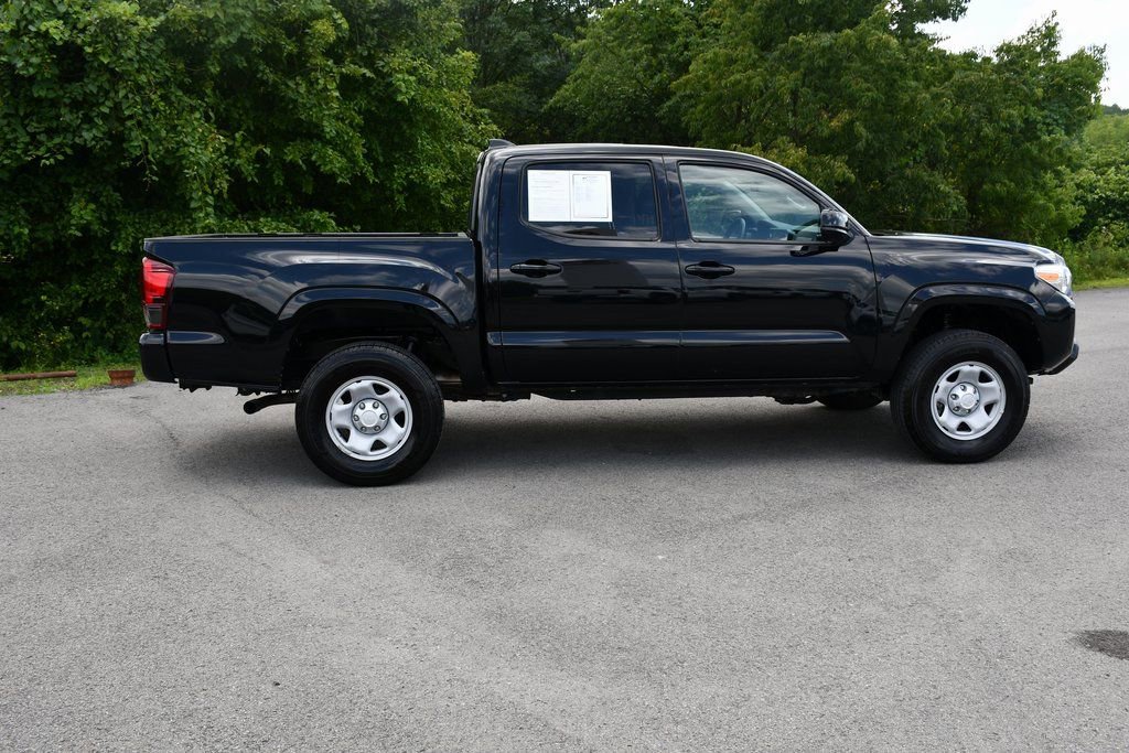 Used 2022 Toyota Tacoma SR image 8