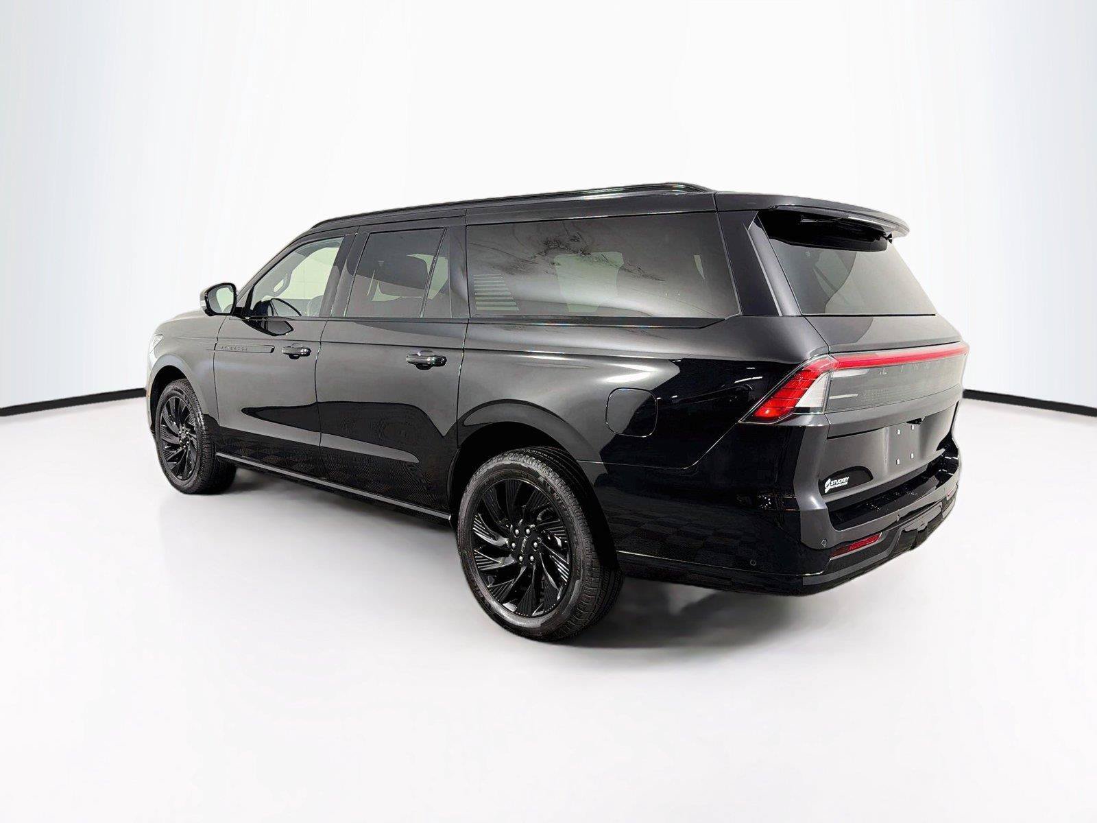 Used 2025 Lincoln Navigator L Reserve w/ Jet Appearance Package AWD/4WD image 9
