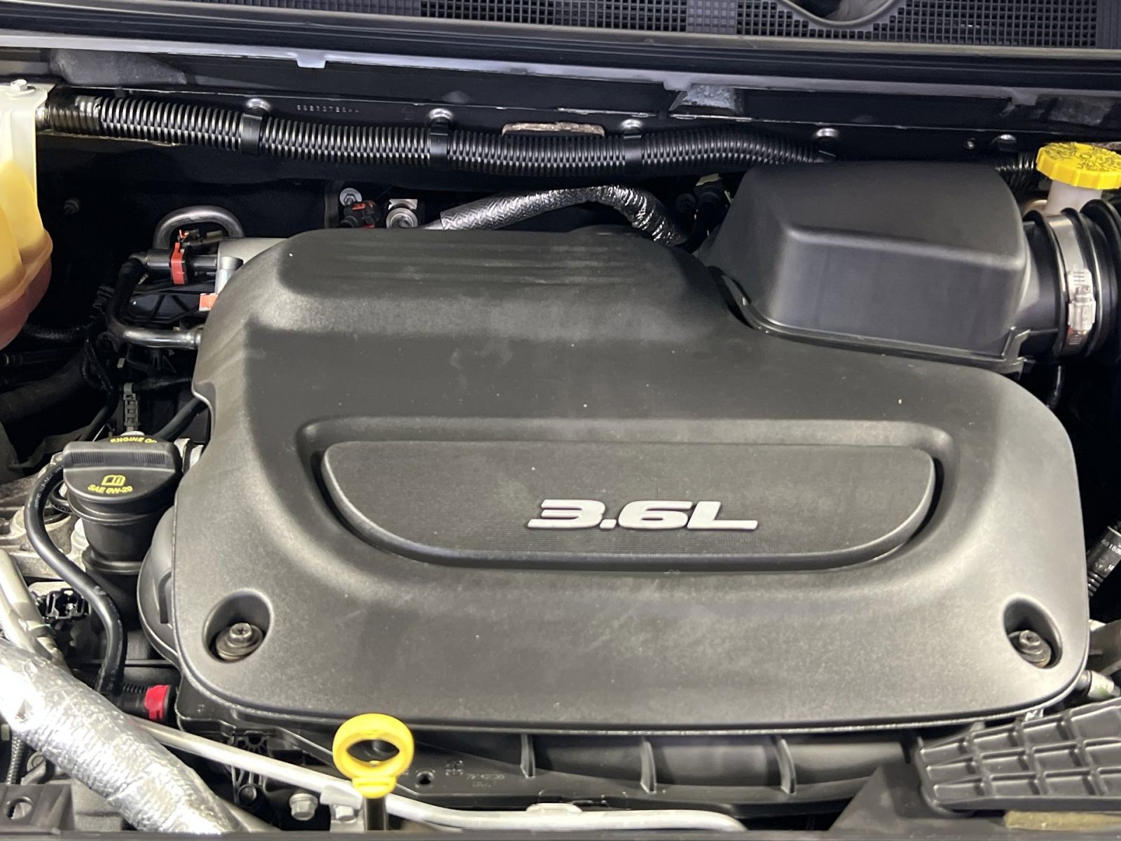 Used 2019 Chrysler Pacifica Touring Plus w/ Tire & Wheel Group FWD image 31