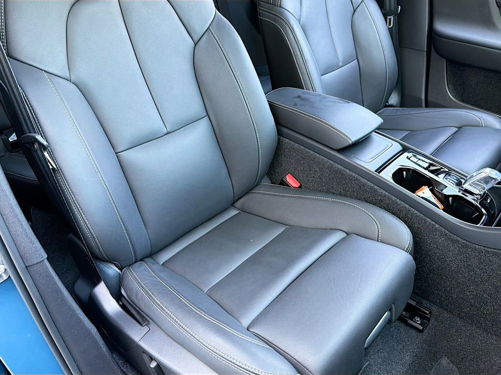 Used 2025 Volvo XC40 B5 Plus image 28