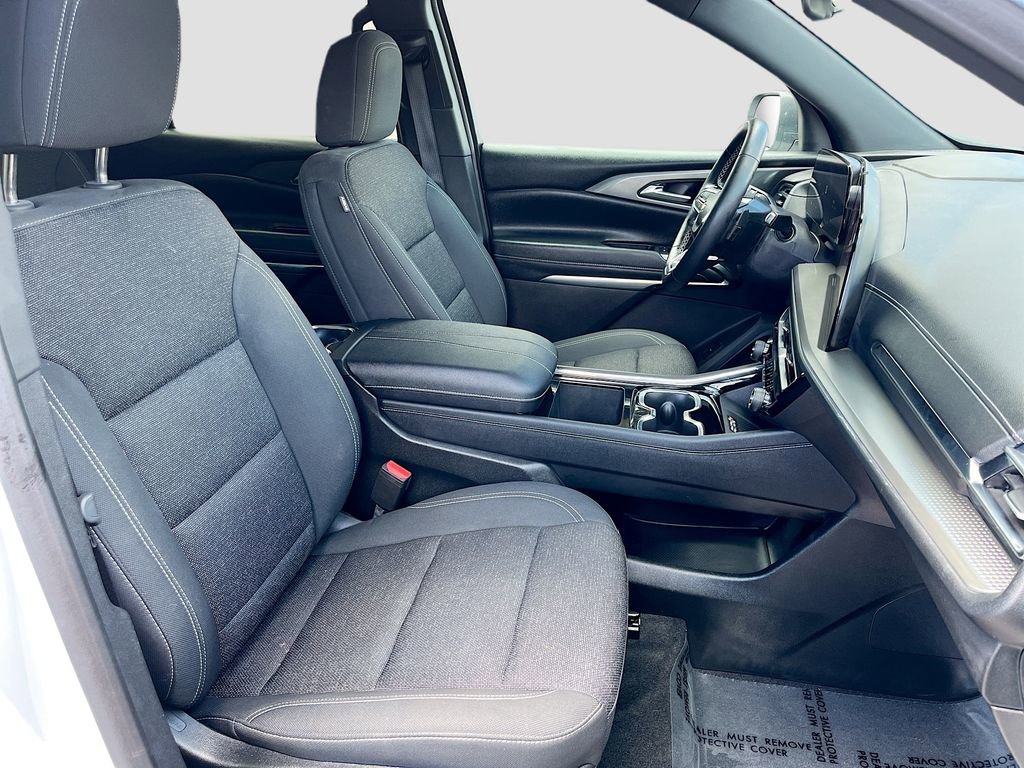 Used 2025 Chevrolet Traverse LT w/ Driver Confidence Package AWD/4WD image 28