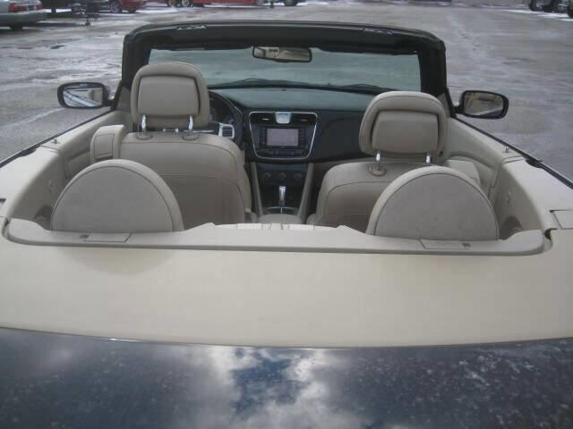 Used 2011 Chrysler 200 Limited image 21