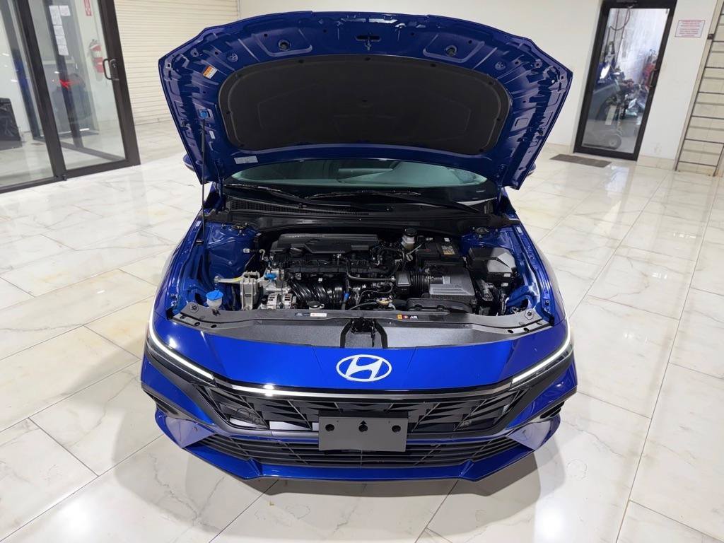 Used 2026 Hyundai Elantra Limited FWD image 5