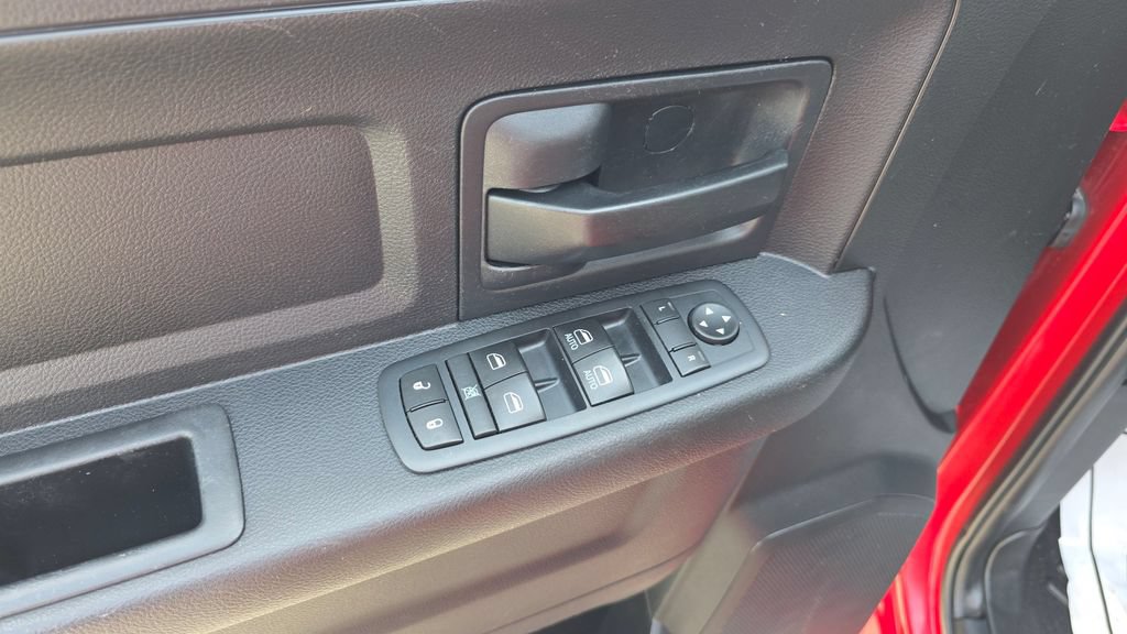 Used 2017 RAM 1500 Express AWD/4WD image 23