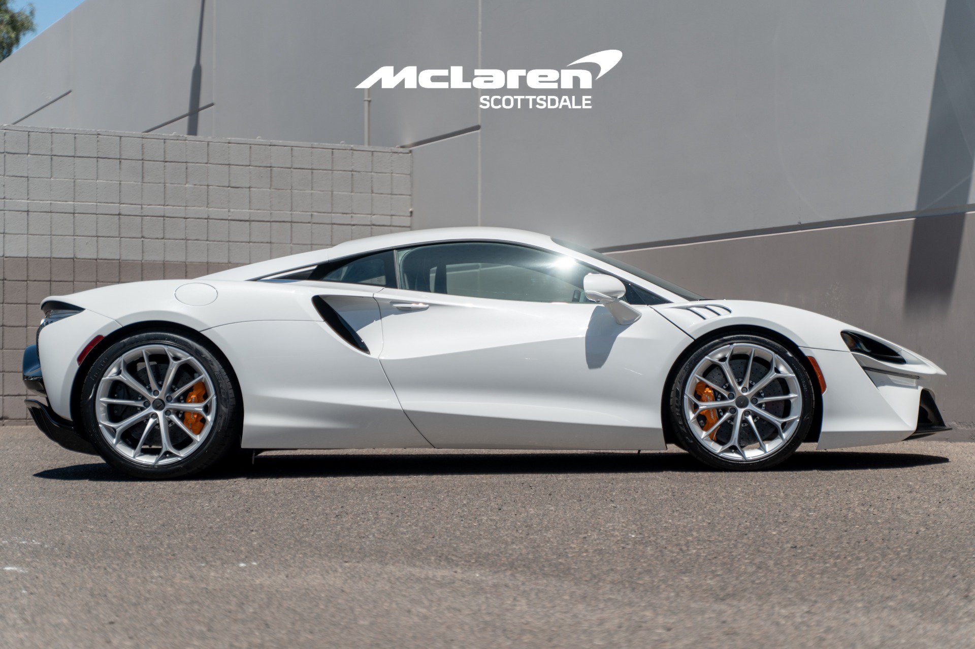 Used 2026 McLaren Artura RWD image 9