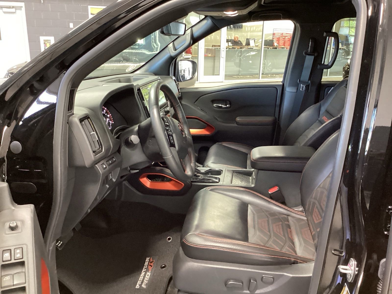Used 2025 Nissan Frontier PRO-4X w/ Pro Premium Package AWD/4WD image 14