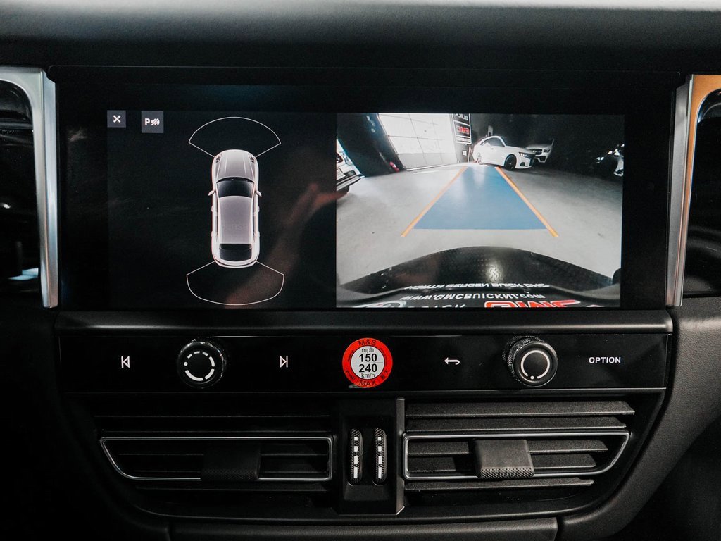 Used 2023 Porsche Macan image 18
