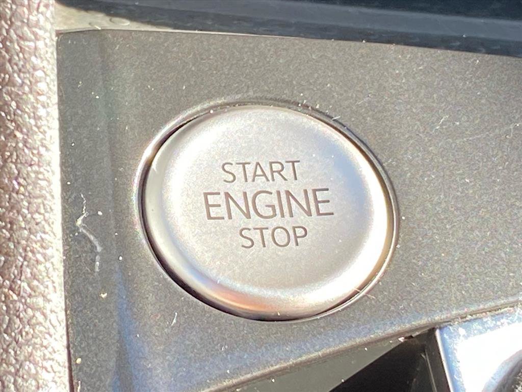 Used 2024 Volkswagen Tiguan SE image 17