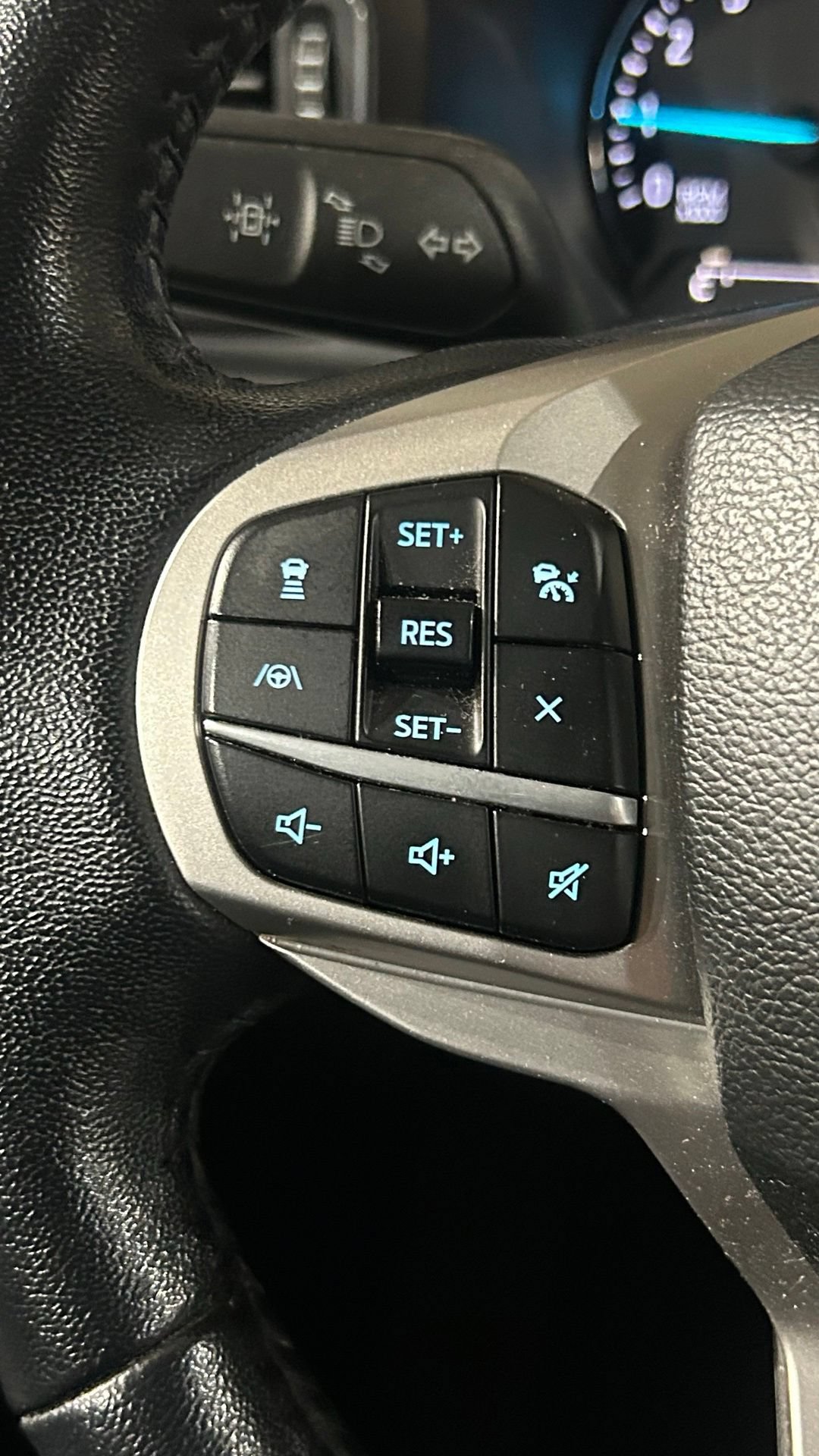 Used 2022 Ford Explorer XLT w/ Equipment Group 202A AWD/4WD image 81