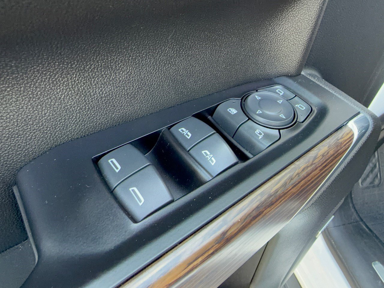 Certified 2019 Chevrolet Silverado 1500 High Country w/ High Country Premium Package AWD/4WD image 15