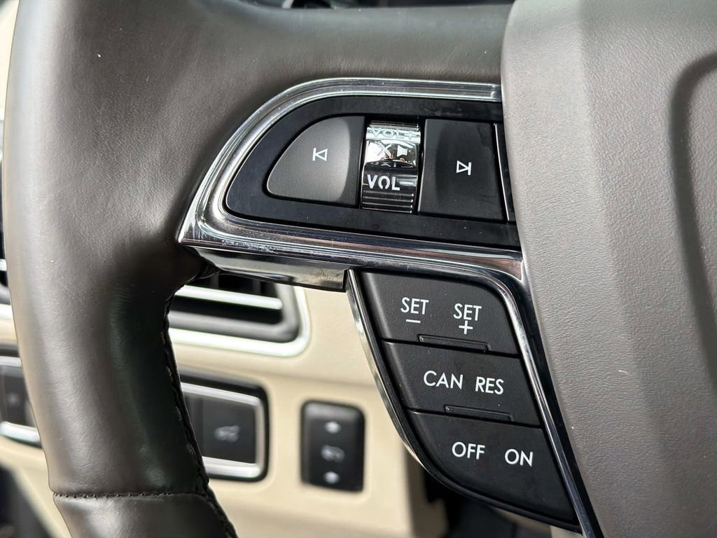 Used 2021 Lincoln Navigator 2WD image 31